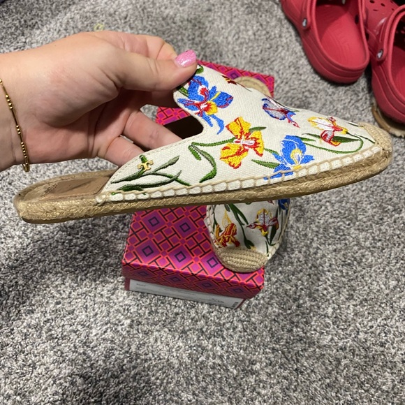 Tory Burch Espadrilles- like new - Picture 2 of 6
